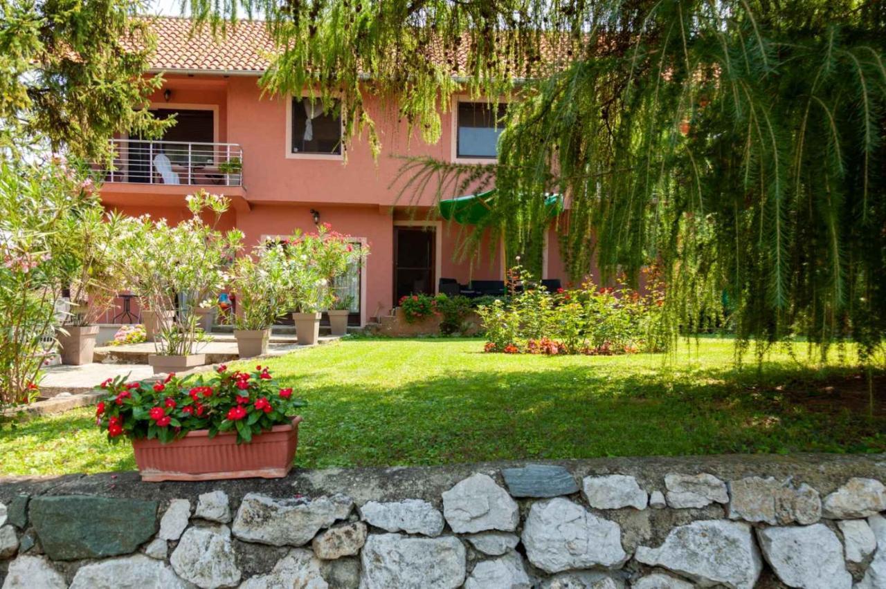 Studio 2 Golubăţ Exterior foto