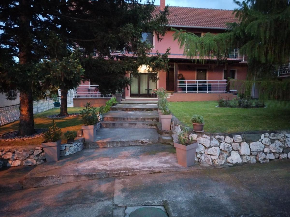Studio 2 Golubăţ Exterior foto