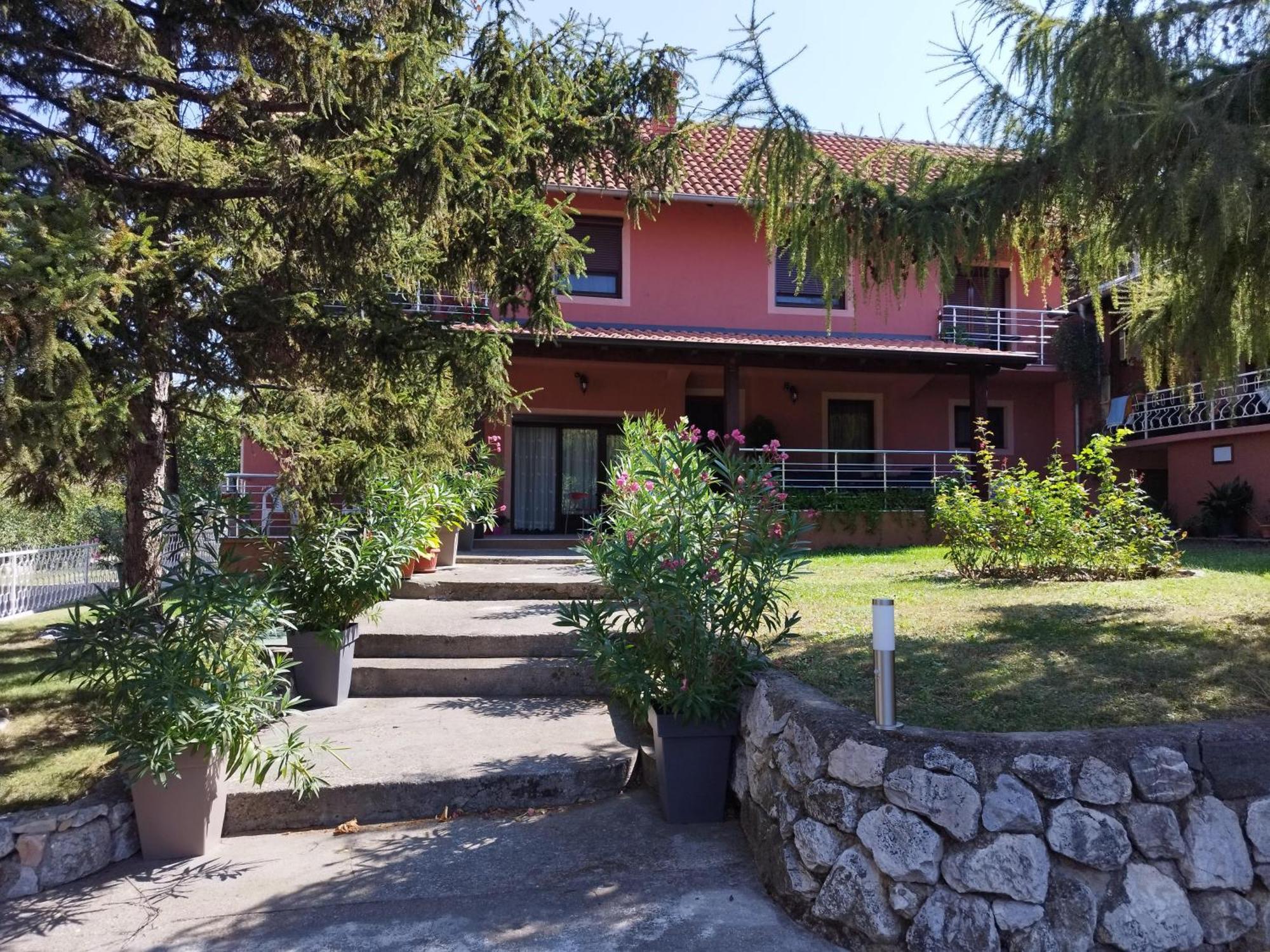 Studio 2 Golubăţ Exterior foto
